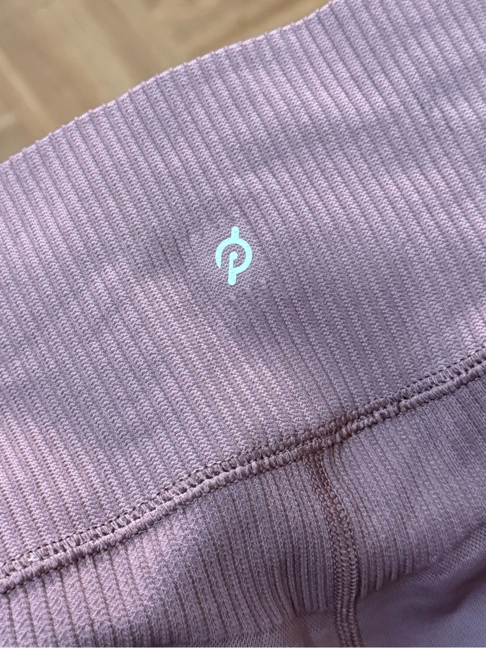 Mauve Peloton ribbed leggings, size M/L - Picture 3 of 4